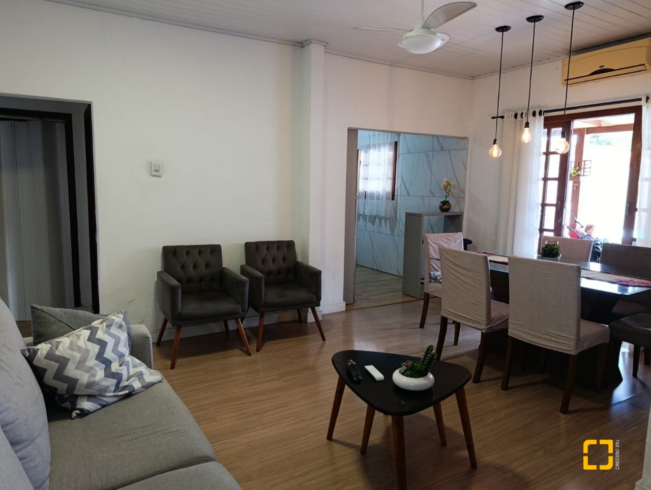 Casa com 90m², 3 quartos (sendo 1 suíte), 2 garagens, no bairro Universitário em Biguaçu