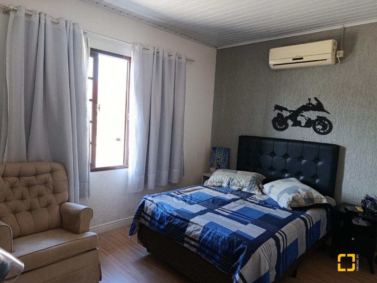 Casa com 90m², 3 quartos (sendo 1 suíte), 2 garagens, no bairro Universitário em Biguaçu
