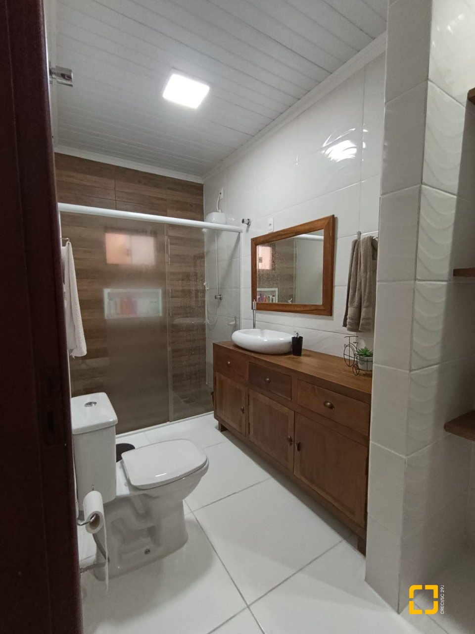 Casa com 90m², 3 quartos (sendo 1 suíte), 2 garagens, no bairro Universitário em Biguaçu