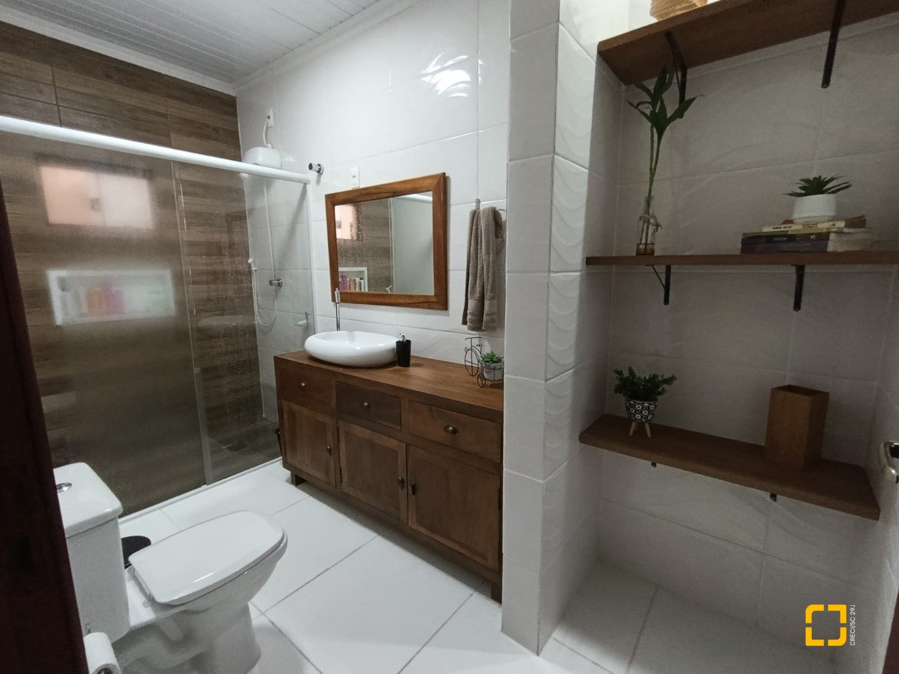 Casa com 90m², 3 quartos (sendo 1 suíte), 2 garagens, no bairro Universitário em Biguaçu
