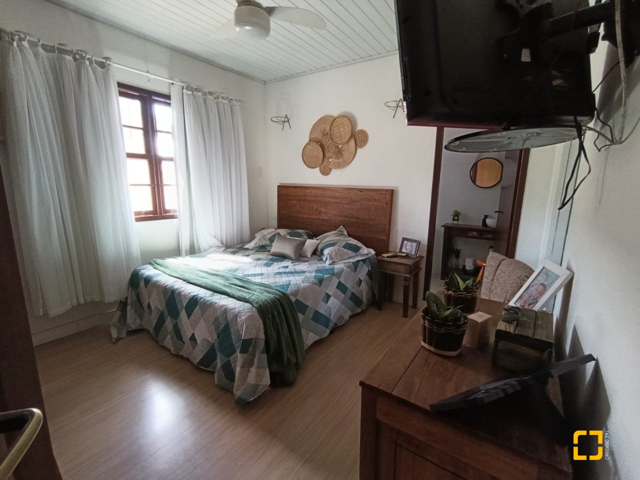 Casa com 90m², 3 quartos (sendo 1 suíte), 2 garagens, no bairro Universitário em Biguaçu