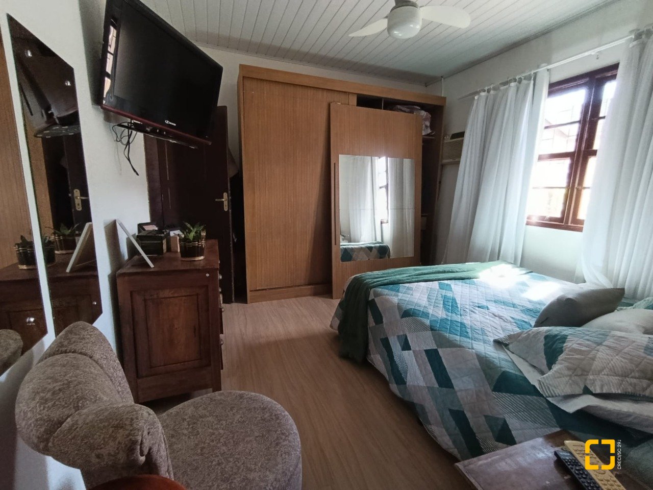 Casa com 90m², 3 quartos (sendo 1 suíte), 2 garagens, no bairro Universitário em Biguaçu