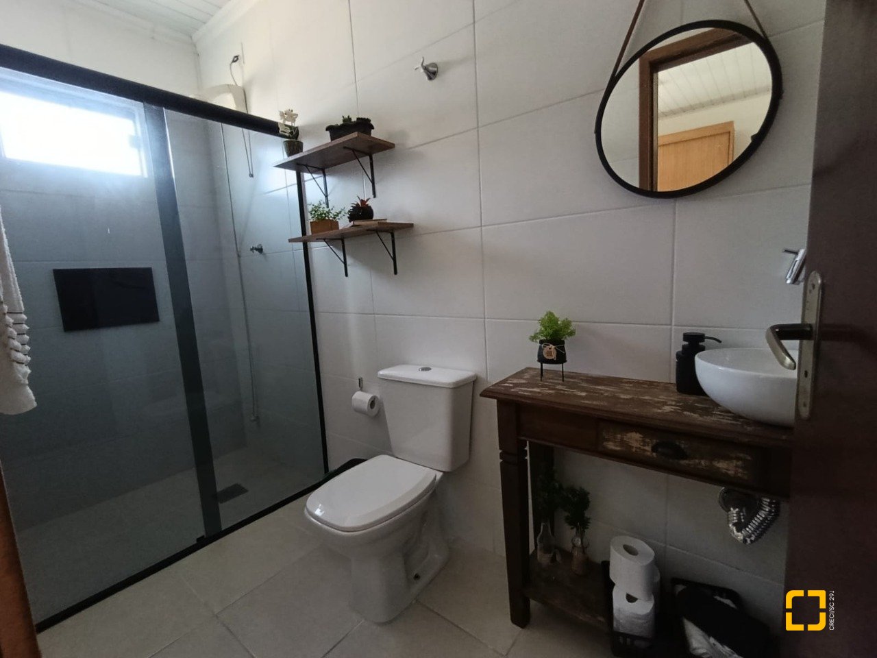 Casa com 90m², 3 quartos (sendo 1 suíte), 2 garagens, no bairro Universitário em Biguaçu