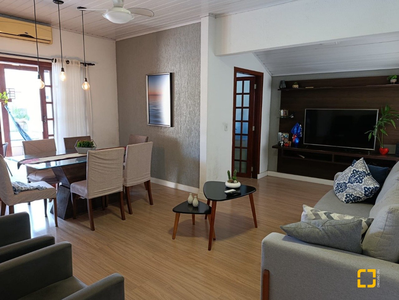 Casa com 90m², 3 quartos (sendo 1 suíte), 2 garagens, no bairro Universitário em Biguaçu