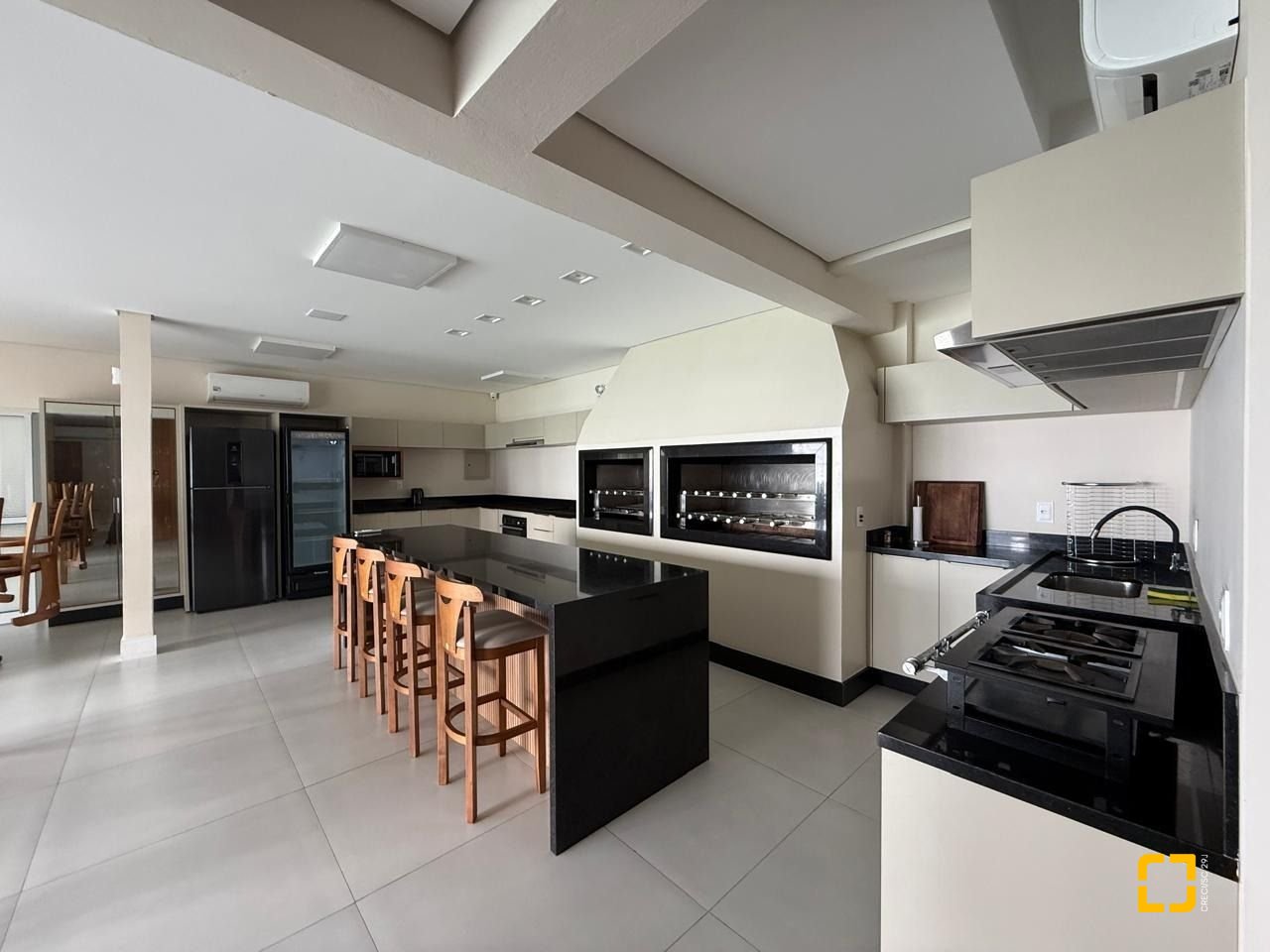 Apartamento com 97m², 4 quartos (sendo 1 suíte), 1 garagem, no bairro Centro em Florianópolis