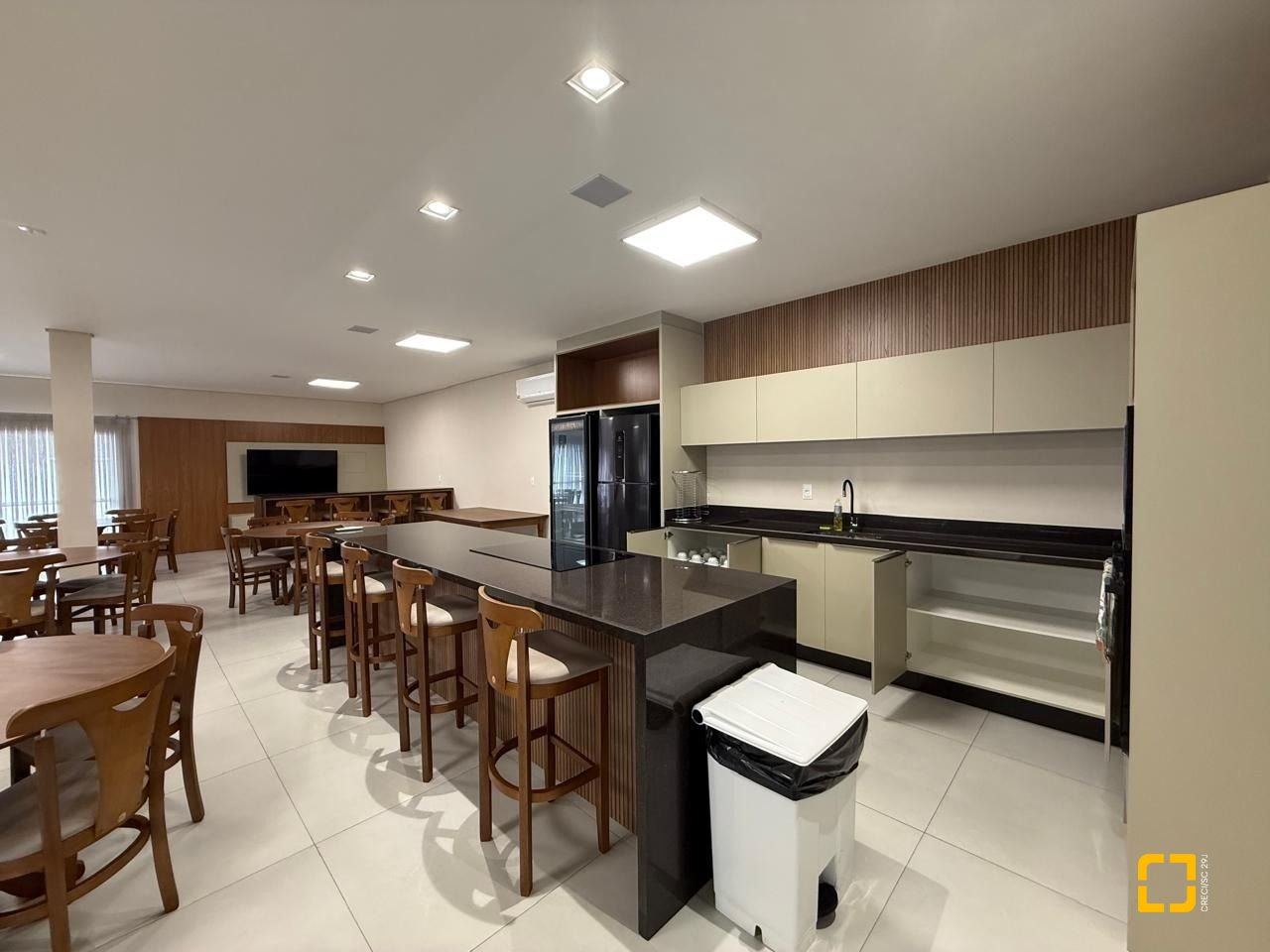 Apartamento com 97m², 4 quartos (sendo 1 suíte), 1 garagem, no bairro Centro em Florianópolis