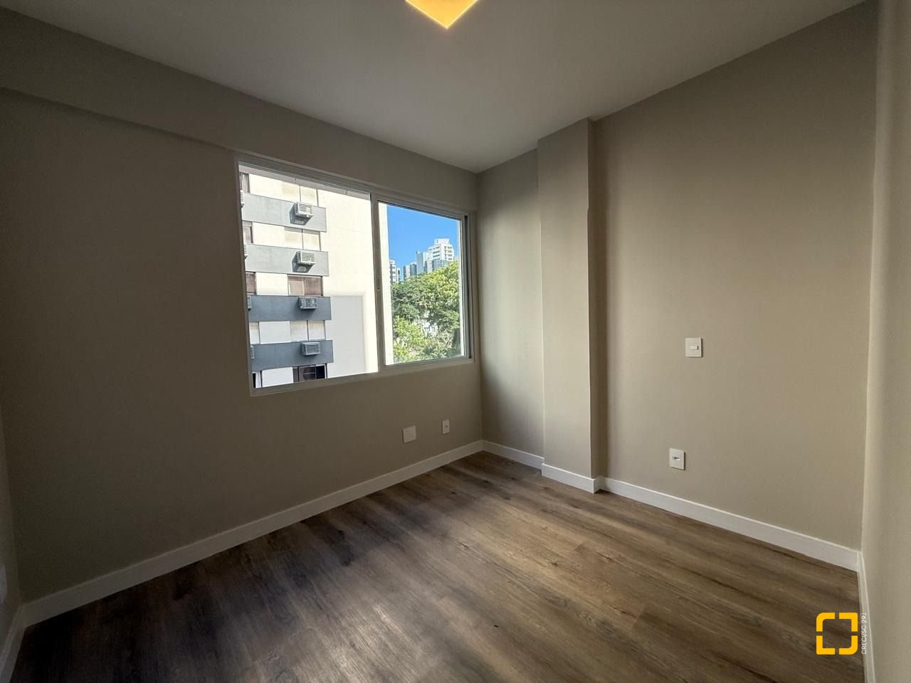 Apartamento com 97m², 4 quartos (sendo 1 suíte), 1 garagem, no bairro Centro em Florianópolis