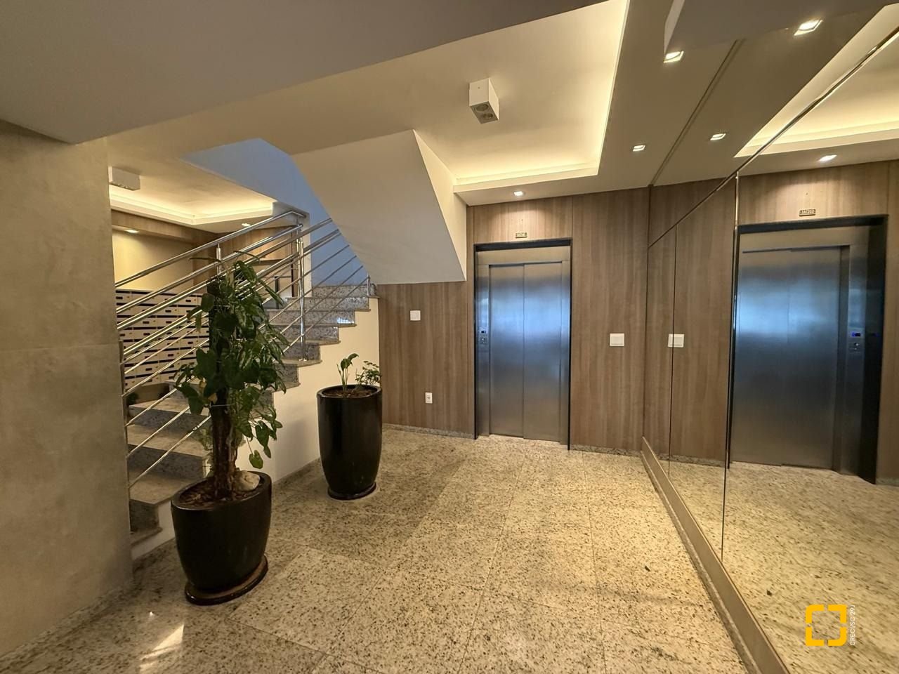 Apartamento com 97m², 4 quartos (sendo 1 suíte), 1 garagem, no bairro Centro em Florianópolis