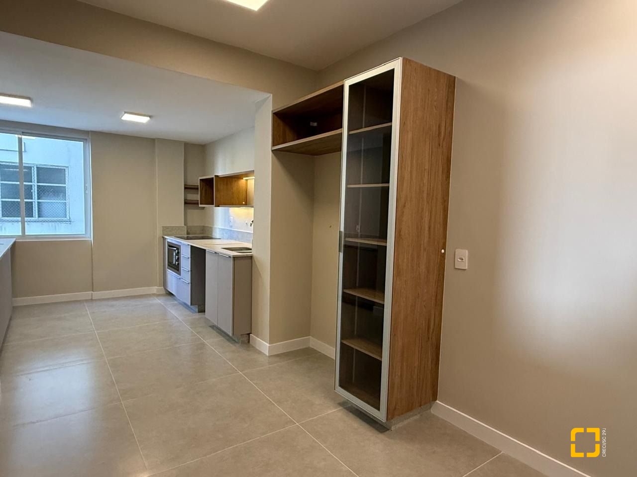 Apartamento com 97m², 4 quartos (sendo 1 suíte), 1 garagem, no bairro Centro em Florianópolis