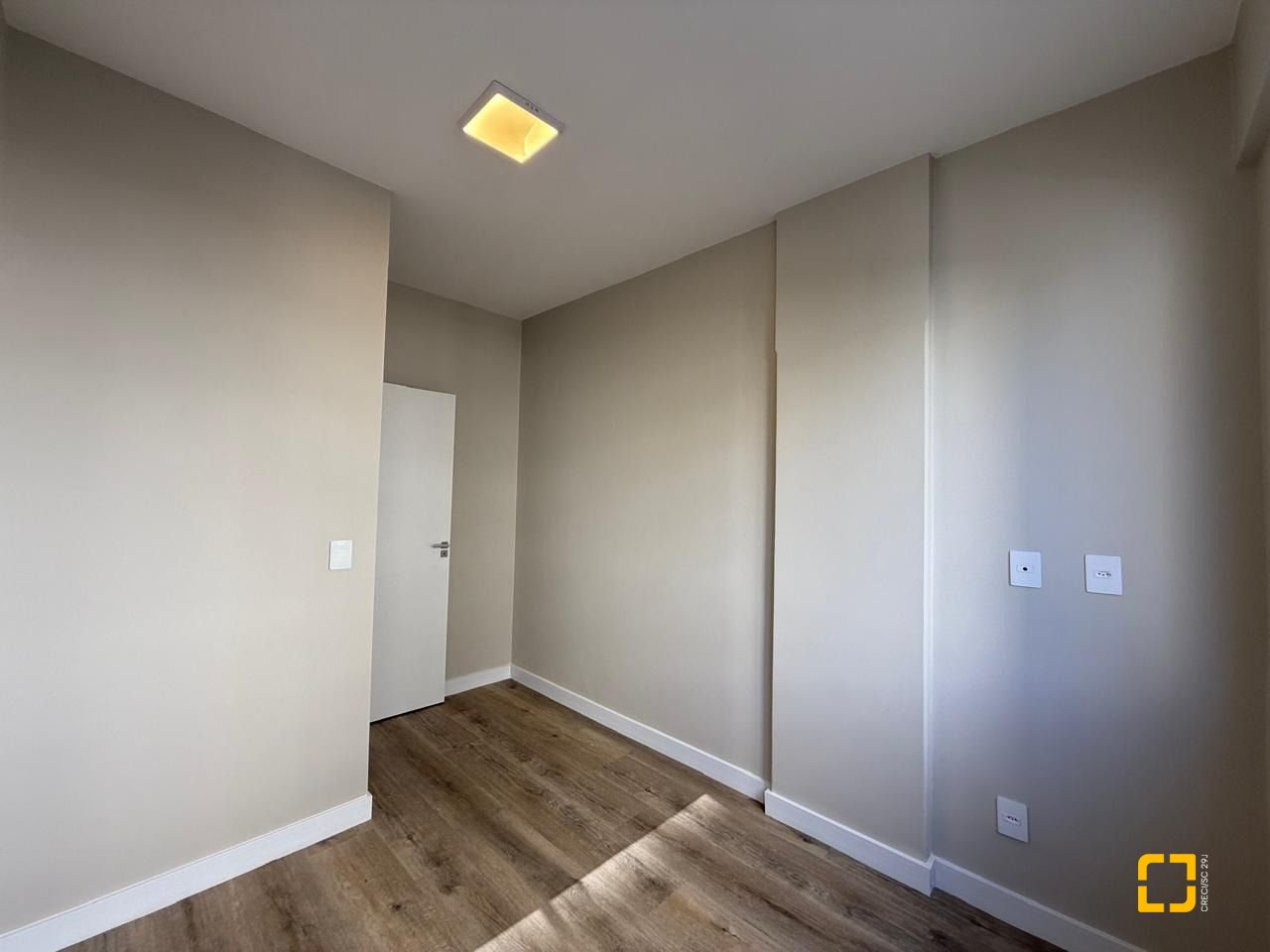 Apartamento com 97m², 4 quartos (sendo 1 suíte), 1 garagem, no bairro Centro em Florianópolis