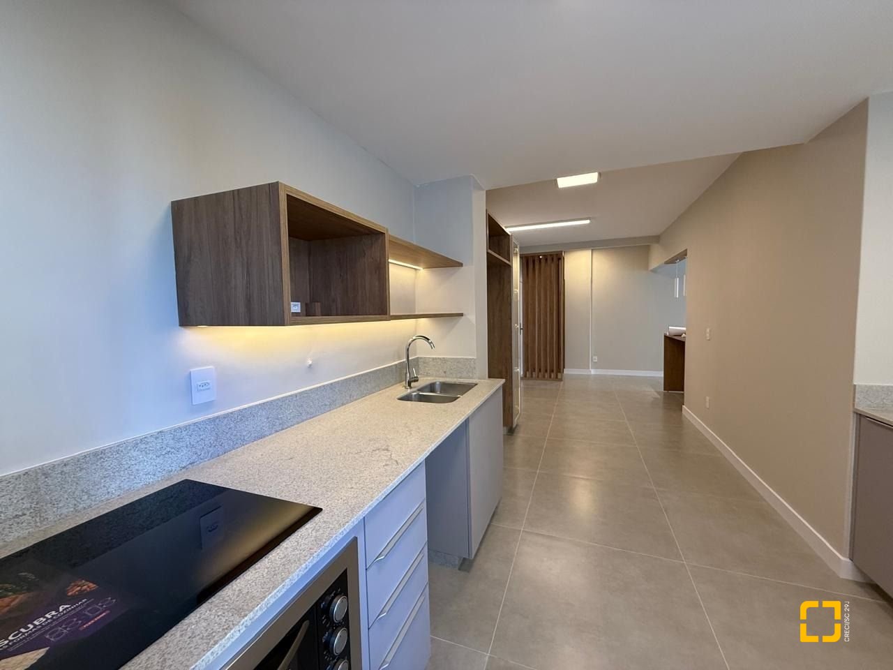 Apartamento com 97m², 4 quartos (sendo 1 suíte), 1 garagem, no bairro Centro em Florianópolis