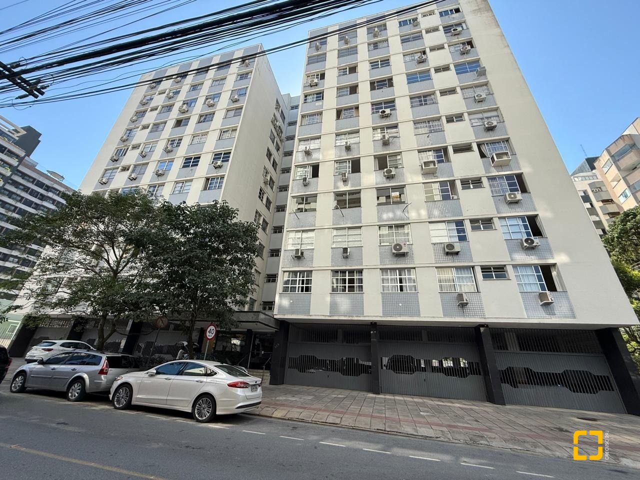 Apartamento com 97m², 4 quartos (sendo 1 suíte), 1 garagem, no bairro Centro em Florianópolis