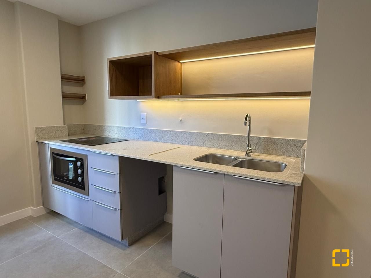 Apartamento com 97m², 4 quartos (sendo 1 suíte), 1 garagem, no bairro Centro em Florianópolis