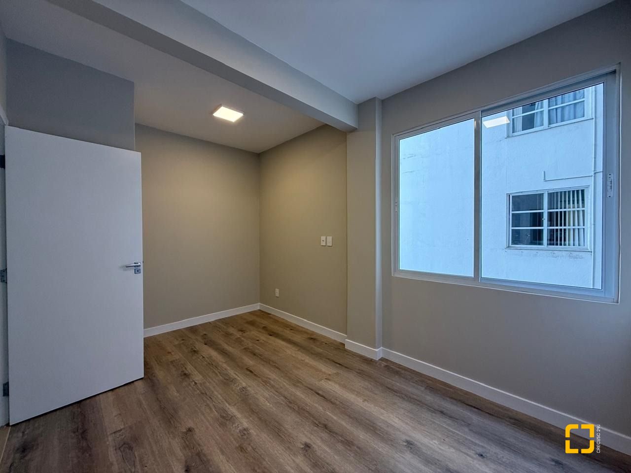Apartamento com 97m², 4 quartos (sendo 1 suíte), 1 garagem, no bairro Centro em Florianópolis
