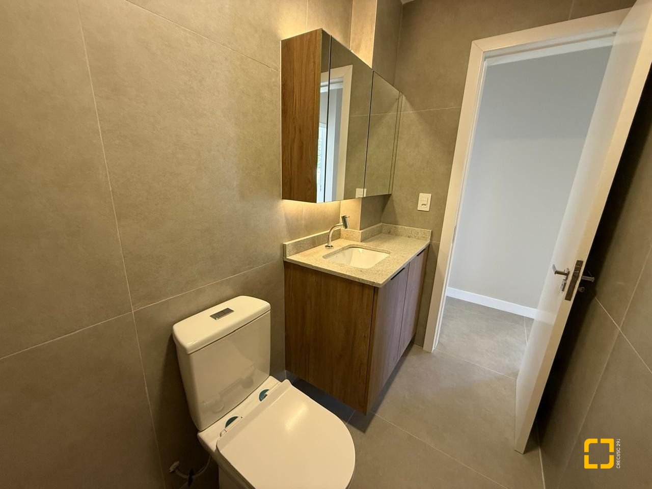 Apartamento com 97m², 4 quartos (sendo 1 suíte), 1 garagem, no bairro Centro em Florianópolis
