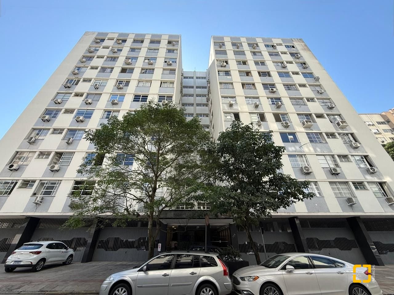 Apartamento com 97m², 4 quartos (sendo 1 suíte), 1 garagem, no bairro Centro em Florianópolis