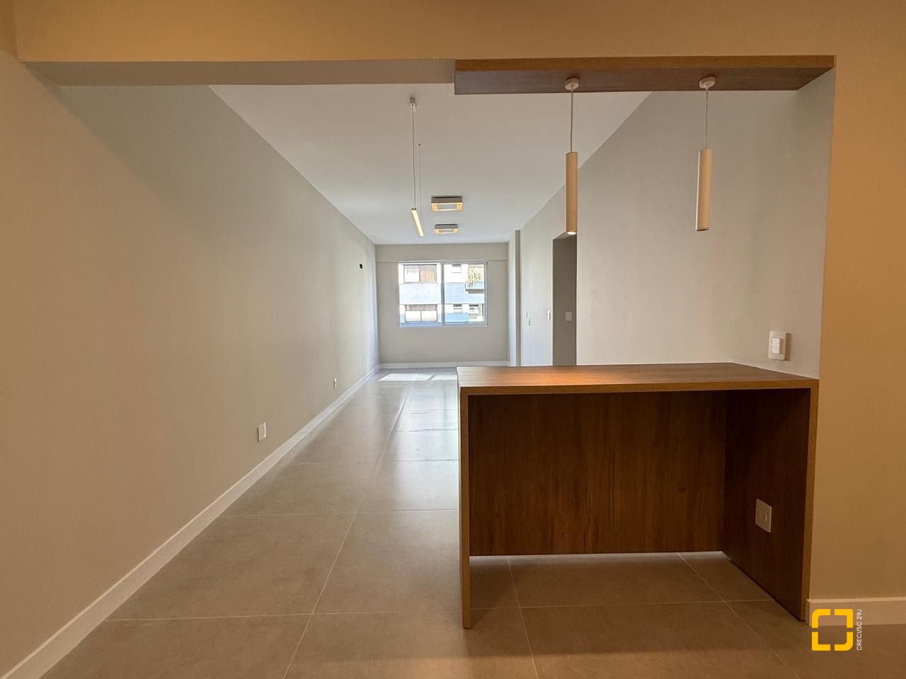 Apartamento com 97m², 4 quartos (sendo 1 suíte), 1 garagem, no bairro Centro em Florianópolis