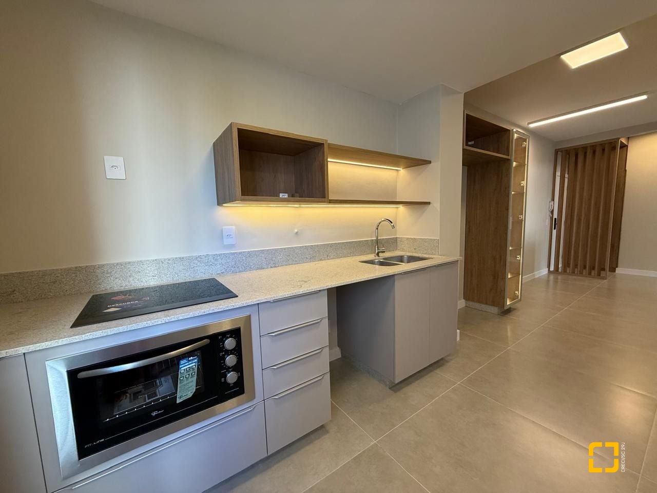 Apartamento com 97m², 4 quartos (sendo 1 suíte), 1 garagem, no bairro Centro em Florianópolis
