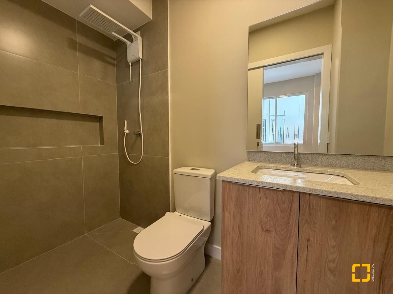 Apartamento com 97m², 4 quartos (sendo 1 suíte), 1 garagem, no bairro Centro em Florianópolis