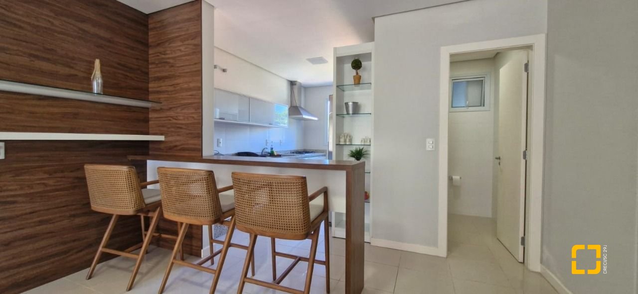 Apartamento com 165m², 3 quartos (sendo 3 suítes), 2 garagens, no bairro Santinho em Florianópolis