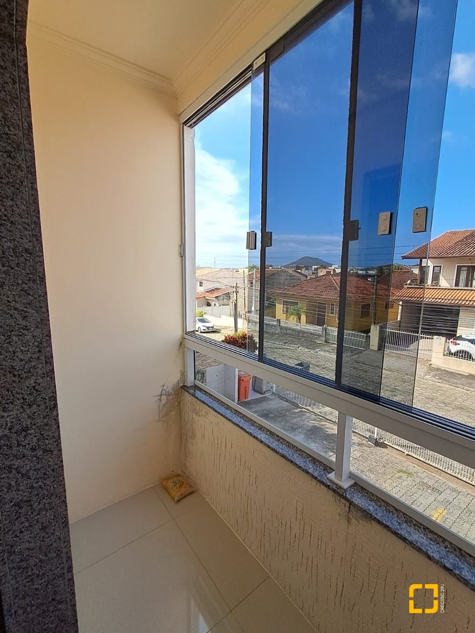 Apartamento com 50m², 3 quartos (sendo 1 suíte), 1 garagem, no bairro Ingleses em Florianópolis