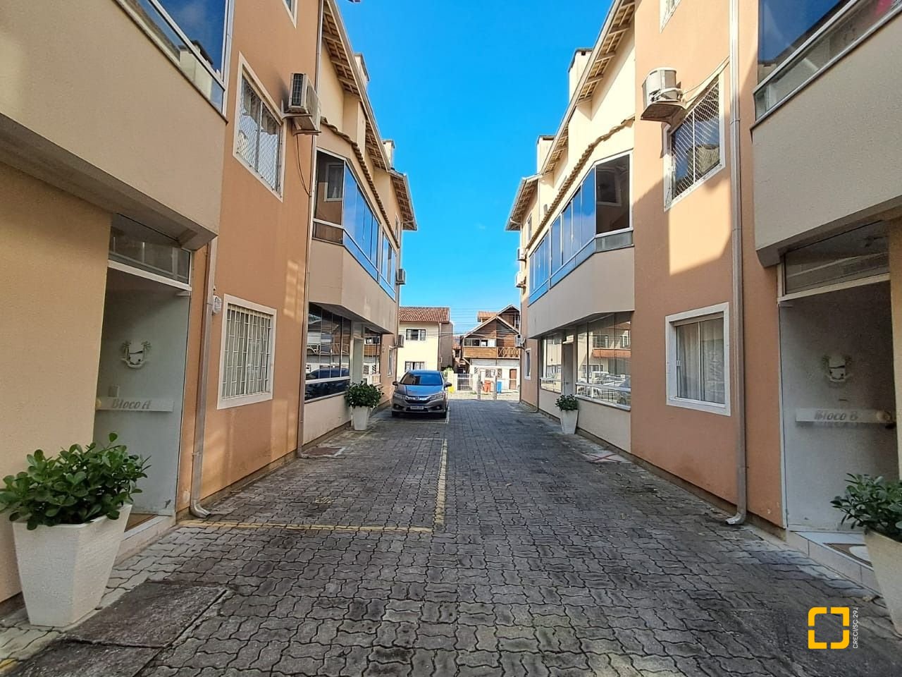 Apartamento com 50m², 3 quartos (sendo 1 suíte), 1 garagem, no bairro Ingleses em Florianópolis