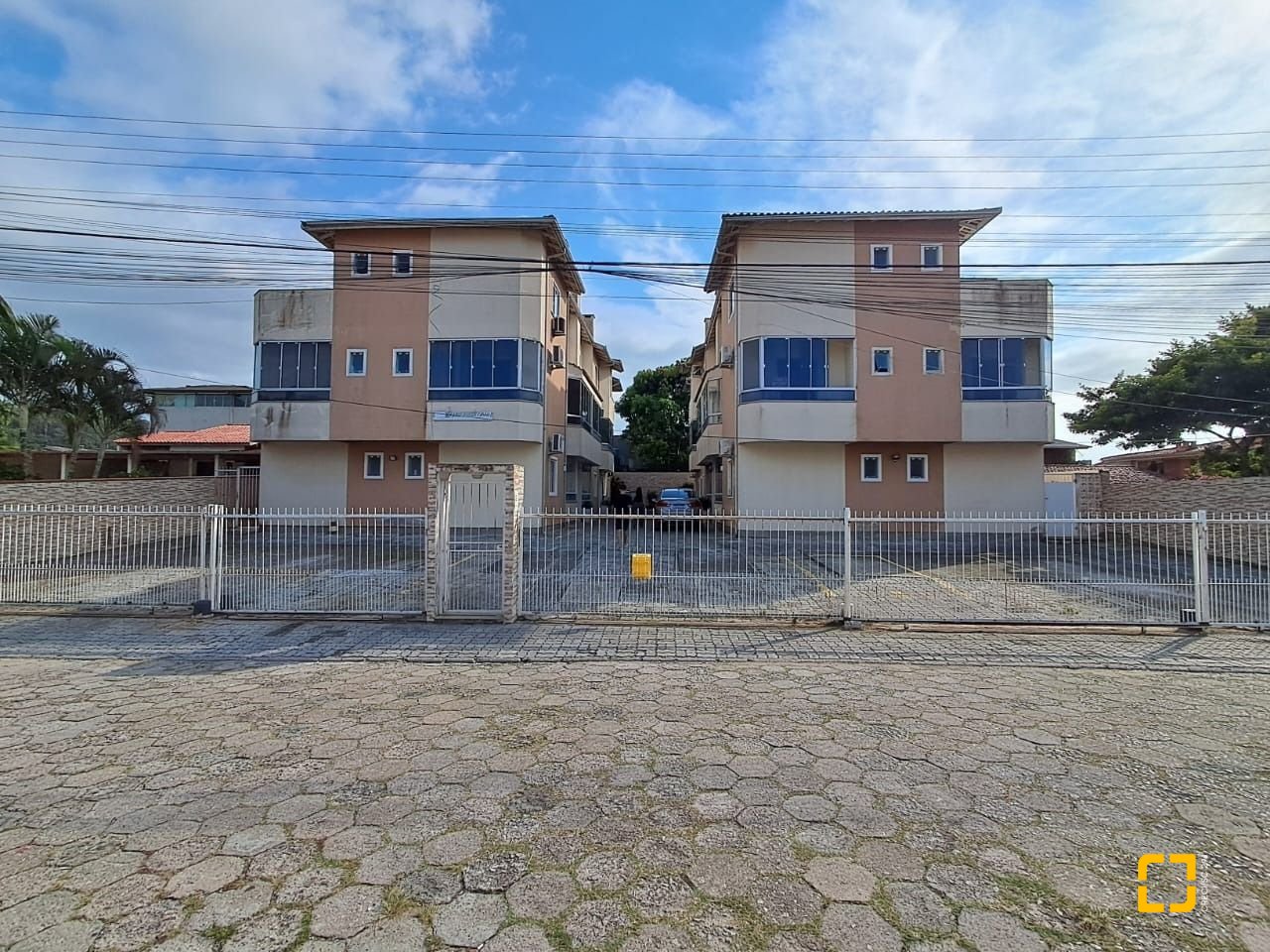 Apartamento com 50m², 3 quartos (sendo 1 suíte), 1 garagem, no bairro Ingleses em Florianópolis