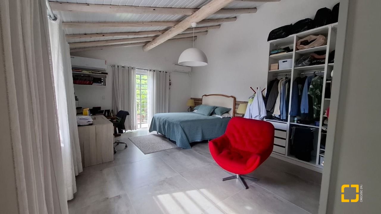 Casa com 412m², 12 quartos (sendo 6 suítes), 4 garagens, no bairro Ponta das Canas em Florianópolis
