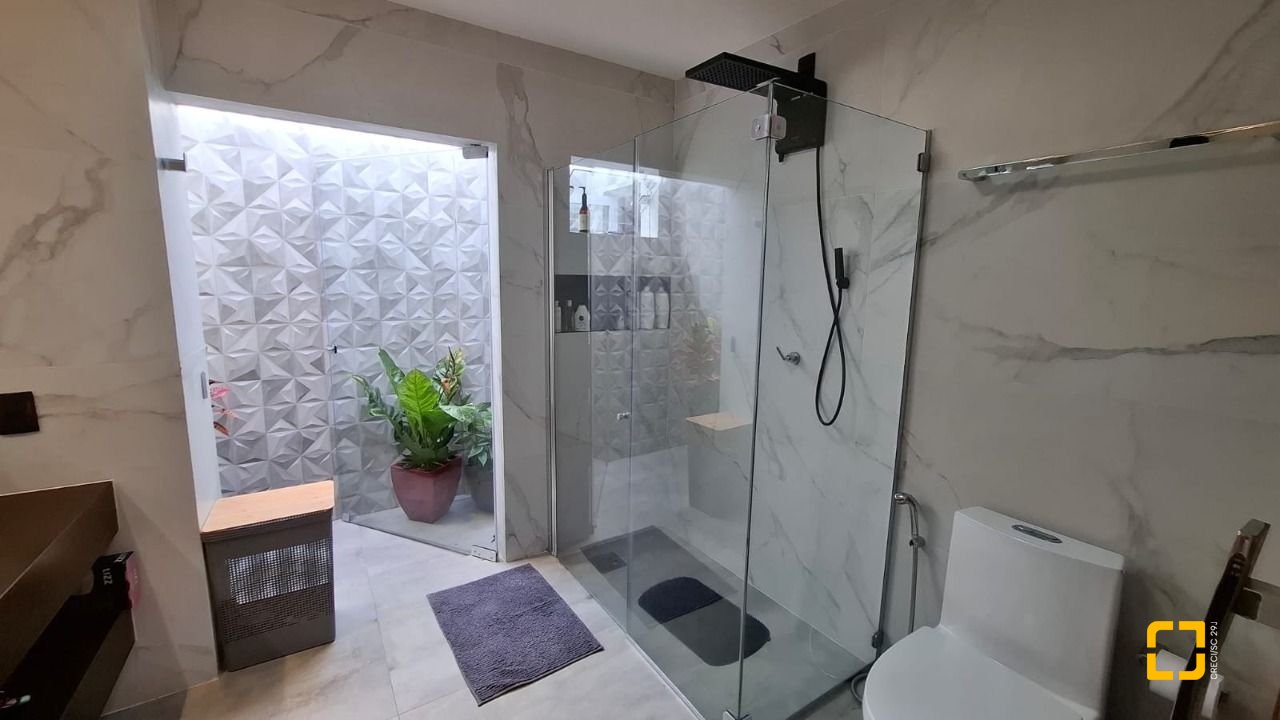 Casa com 412m², 12 quartos (sendo 6 suítes), 4 garagens, no bairro Ponta das Canas em Florianópolis
