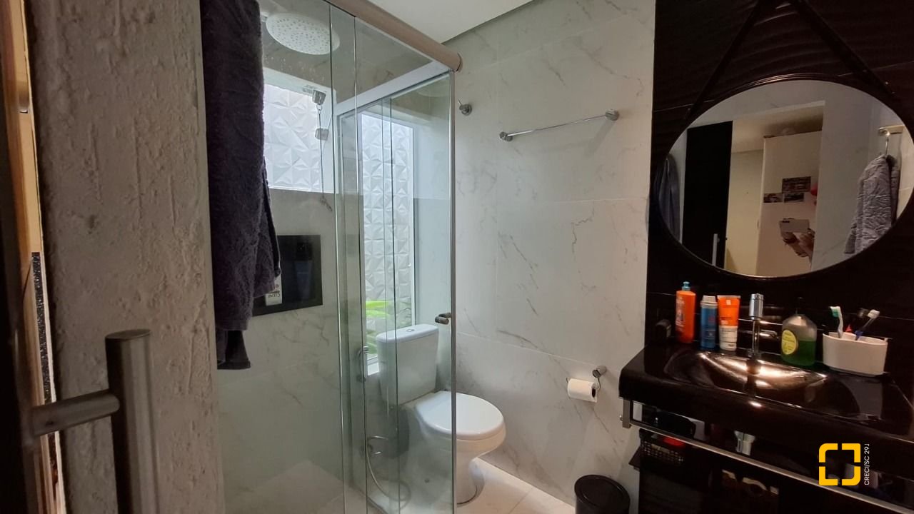 Casa com 412m², 12 quartos (sendo 6 suítes), 4 garagens, no bairro Ponta das Canas em Florianópolis