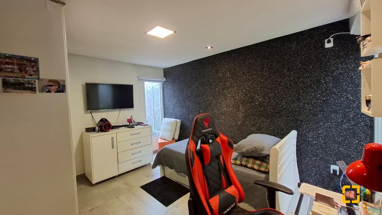 Casa com 412m², 12 quartos (sendo 6 suítes), 4 garagens, no bairro Ponta das Canas em Florianópolis