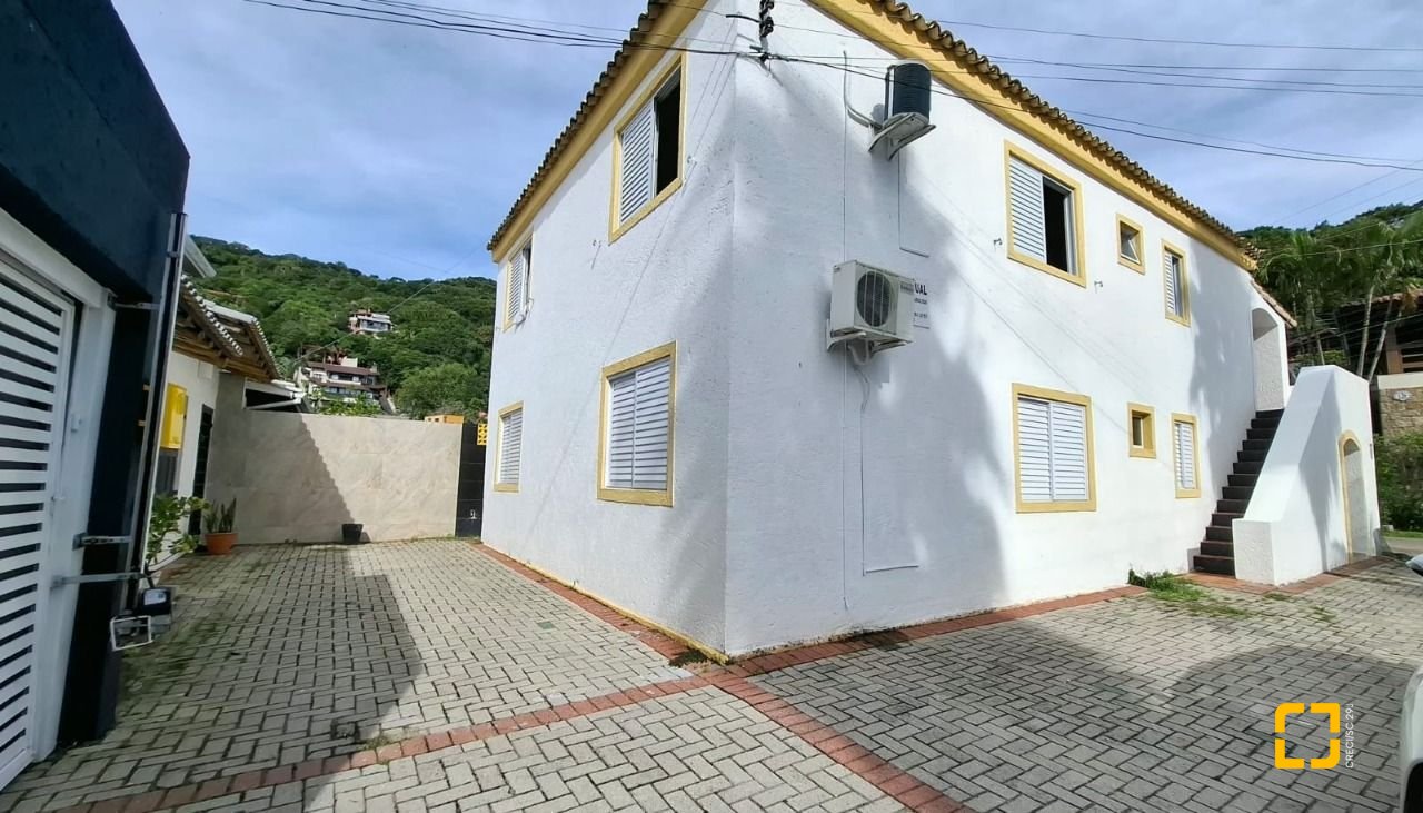 Casa com 412m², 12 quartos (sendo 6 suítes), 4 garagens, no bairro Ponta das Canas em Florianópolis