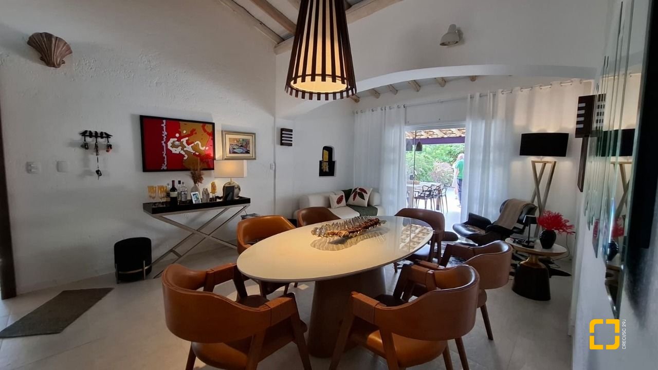 Casa com 412m², 12 quartos (sendo 6 suítes), 4 garagens, no bairro Ponta das Canas em Florianópolis