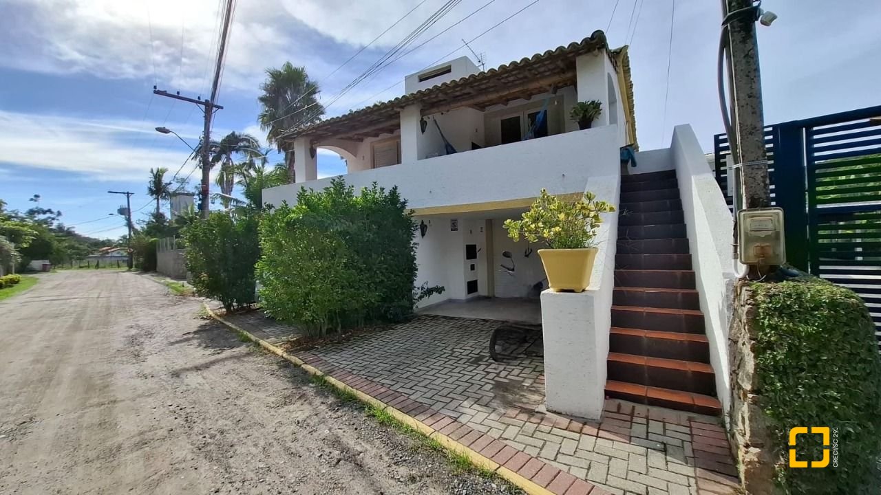 Casa com 412m², 6 quartos (sendo 6 suítes), 4 garagens, no bairro Ponta das Canas em Florianópolis