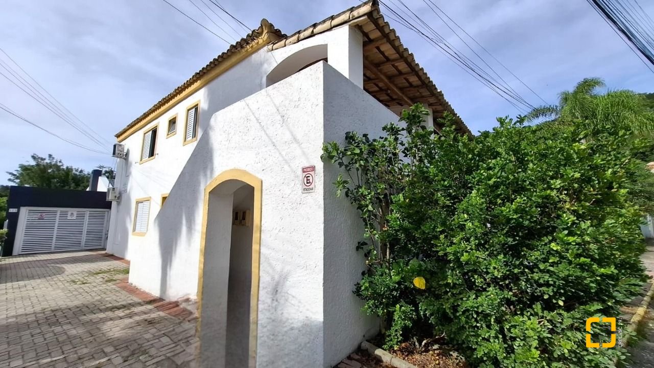 Casa com 412m², 6 quartos (sendo 6 suítes), 4 garagens, no bairro Ponta das Canas em Florianópolis