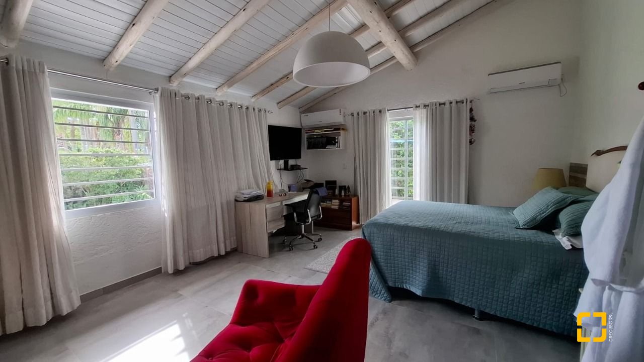 Casa com 412m², 6 quartos (sendo 6 suítes), 4 garagens, no bairro Ponta das Canas em Florianópolis