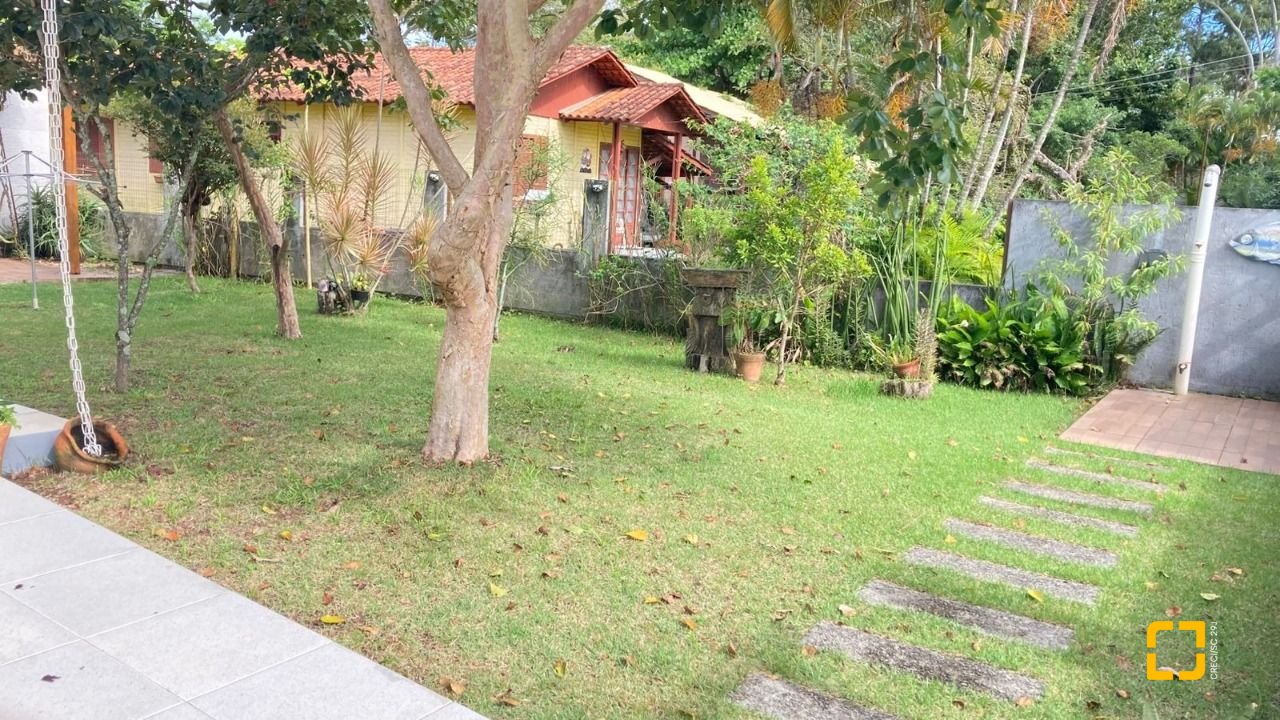 Casa com 130m², 4 quartos (sendo 1 suíte), 2 garagens, no bairro Campeche em Florianópolis