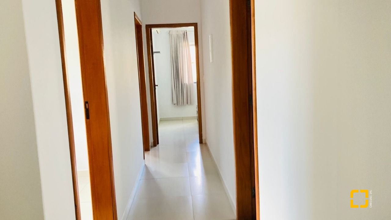 Casa com 130m², 4 quartos (sendo 1 suíte), 2 garagens, no bairro Campeche em Florianópolis