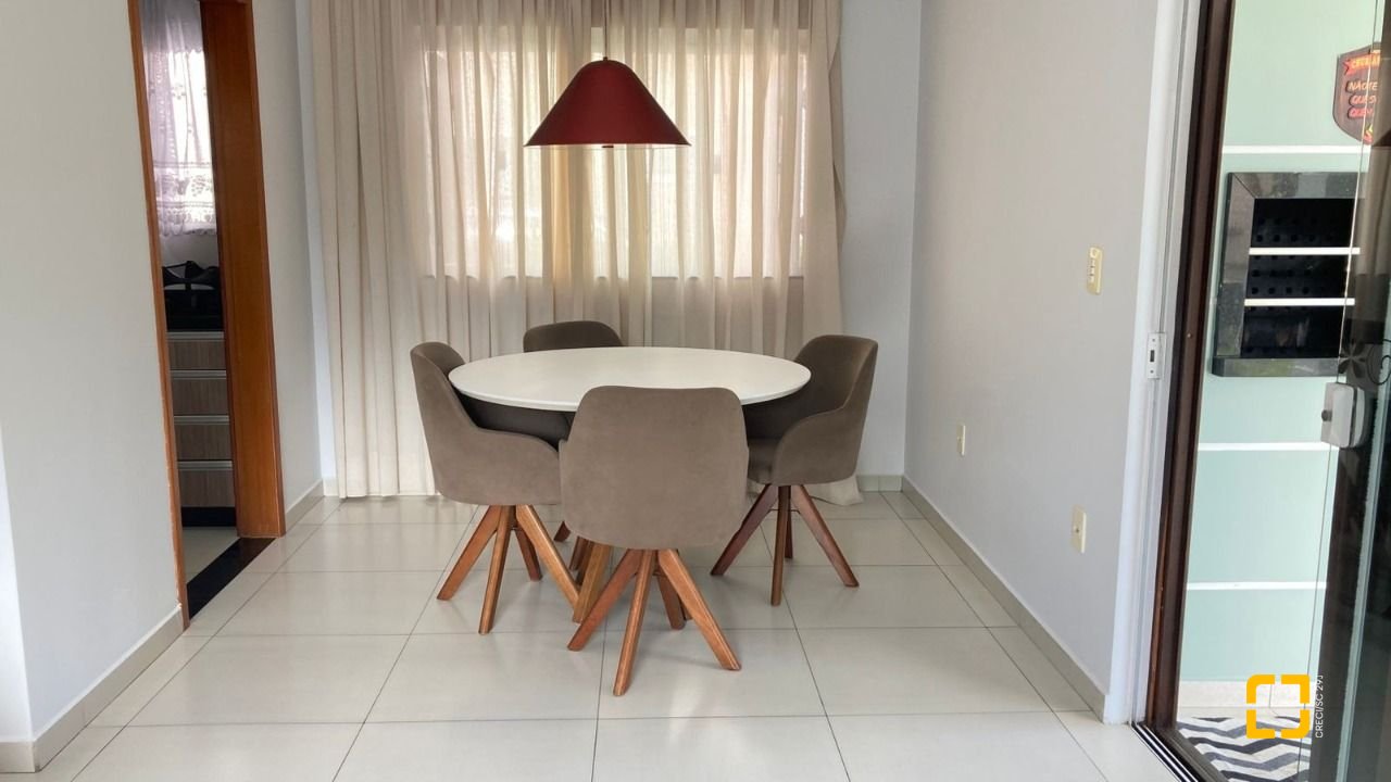 Casa com 130m², 4 quartos (sendo 1 suíte), 2 garagens, no bairro Campeche em Florianópolis