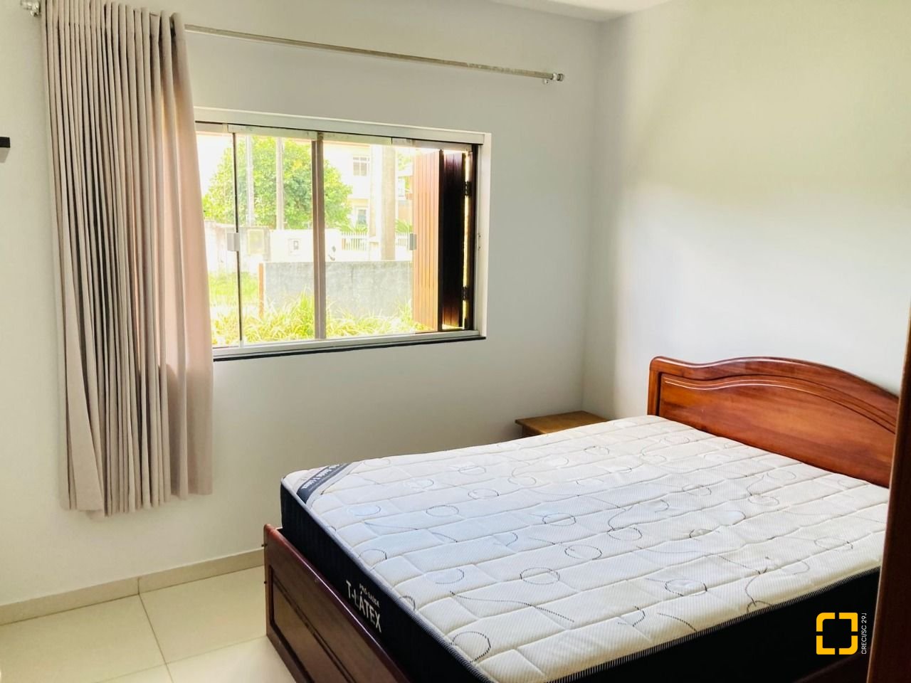 Casa com 130m², 4 quartos (sendo 1 suíte), 2 garagens, no bairro Campeche em Florianópolis