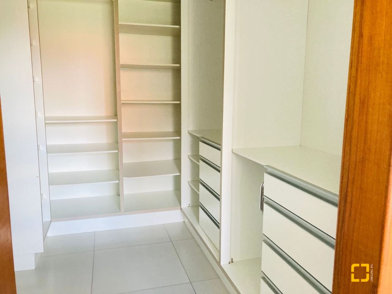 Casa com 130m², 4 quartos (sendo 1 suíte), 2 garagens, no bairro Campeche em Florianópolis