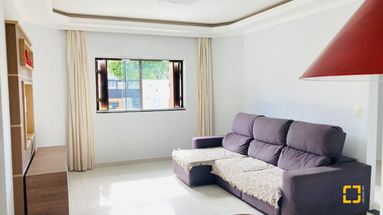 Casa com 130m², 4 quartos (sendo 1 suíte), 2 garagens, no bairro Campeche em Florianópolis