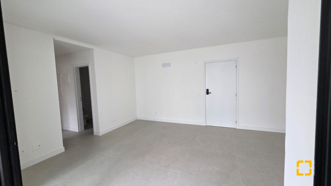 Apartamento com 73m², 3 quartos (sendo 1 suíte), 1 garagem, no bairro Centro em Florianópolis