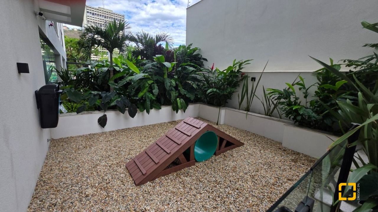 Apartamento com 73m², 3 quartos (sendo 1 suíte), 1 garagem, no bairro Centro em Florianópolis