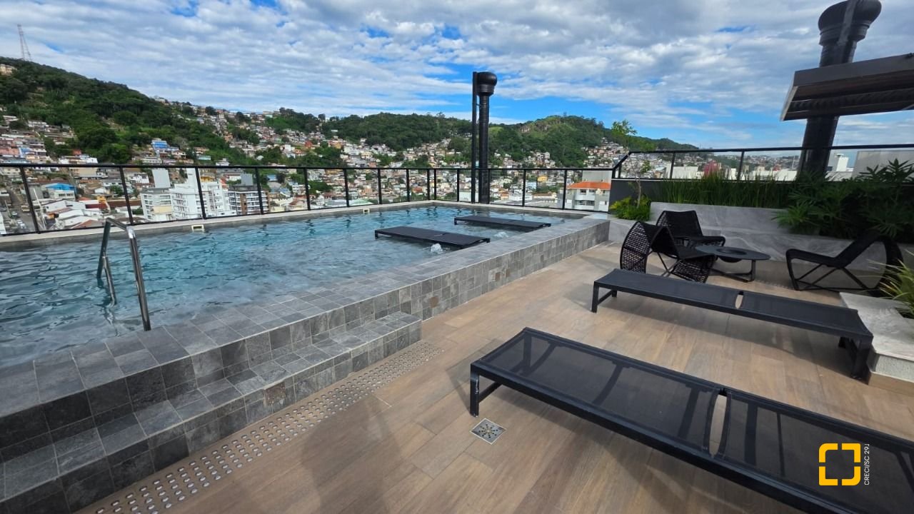 Apartamento com 73m², 3 quartos (sendo 1 suíte), 1 garagem, no bairro Centro em Florianópolis