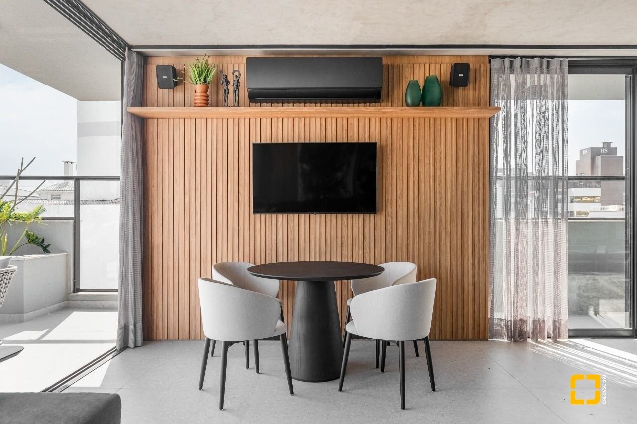 Apartamento com 73m², 3 quartos (sendo 1 suíte), 1 garagem, no bairro Centro em Florianópolis