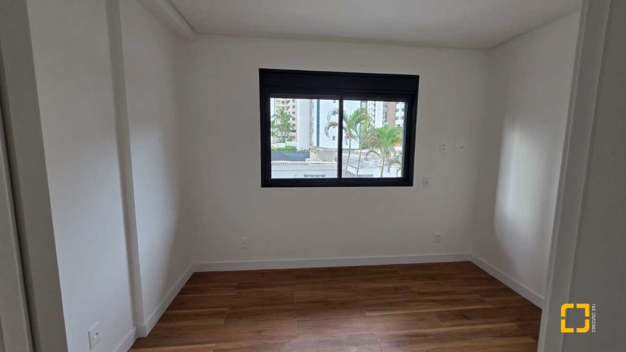 Apartamento com 73m², 3 quartos (sendo 1 suíte), 1 garagem, no bairro Centro em Florianópolis