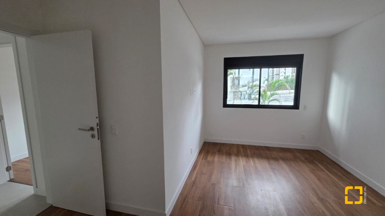 Apartamento com 73m², 3 quartos (sendo 1 suíte), 1 garagem, no bairro Centro em Florianópolis