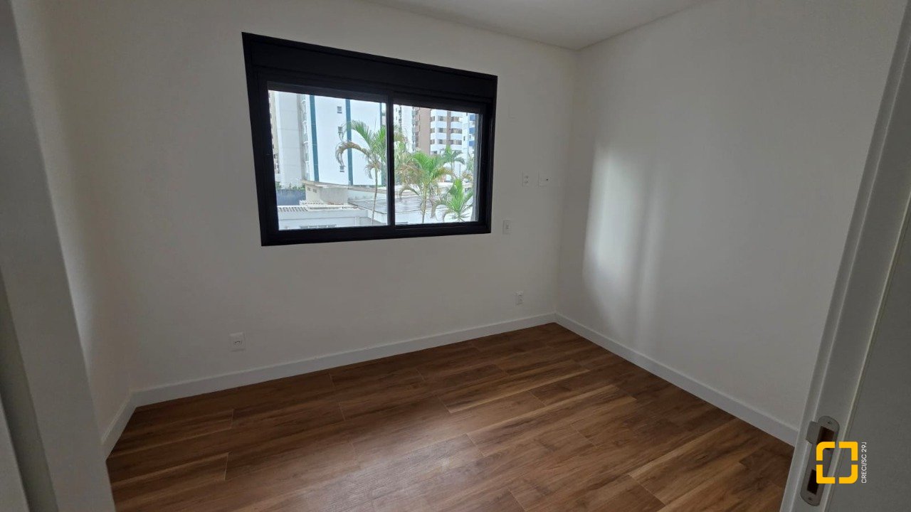 Apartamento com 73m², 3 quartos (sendo 1 suíte), 1 garagem, no bairro Centro em Florianópolis