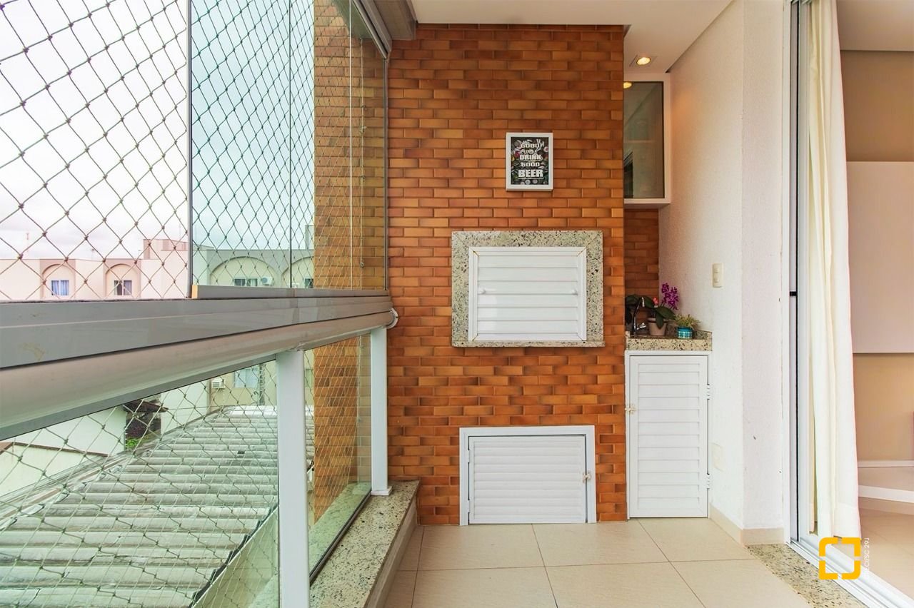 Apartamento com 85m², 4 quartos (sendo 1 suíte), 2 garagens, no bairro Estreito em Florianópolis